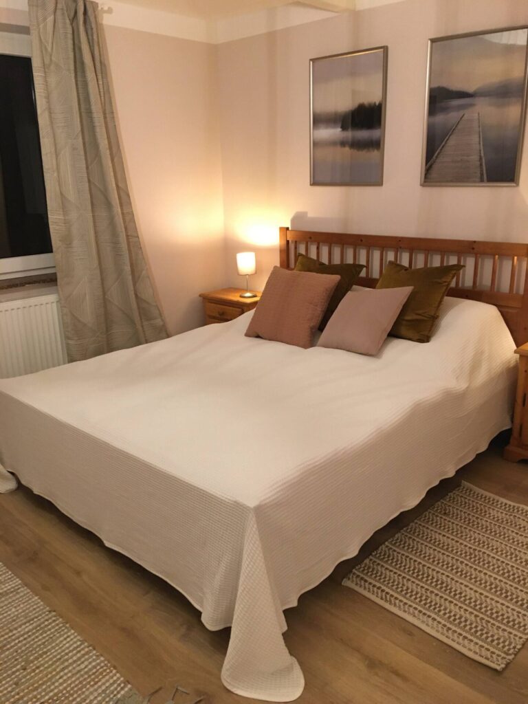 das erste Schlafzimmer der vier