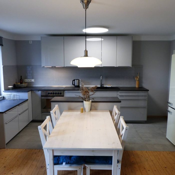 die Wohnkueche der kleineren Wohnung 2